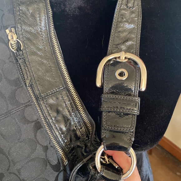 🦊 Coach black cloth and patent trim. - Picture 5 of 10